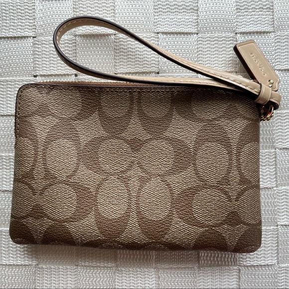 Coach wristlet - Picture 2 of 3